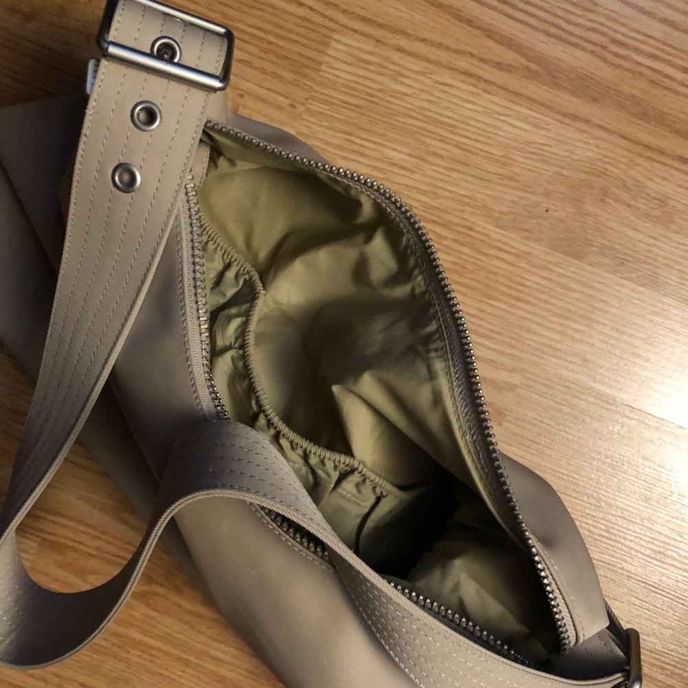 GAP Beige Purse - Picture 5 of 8